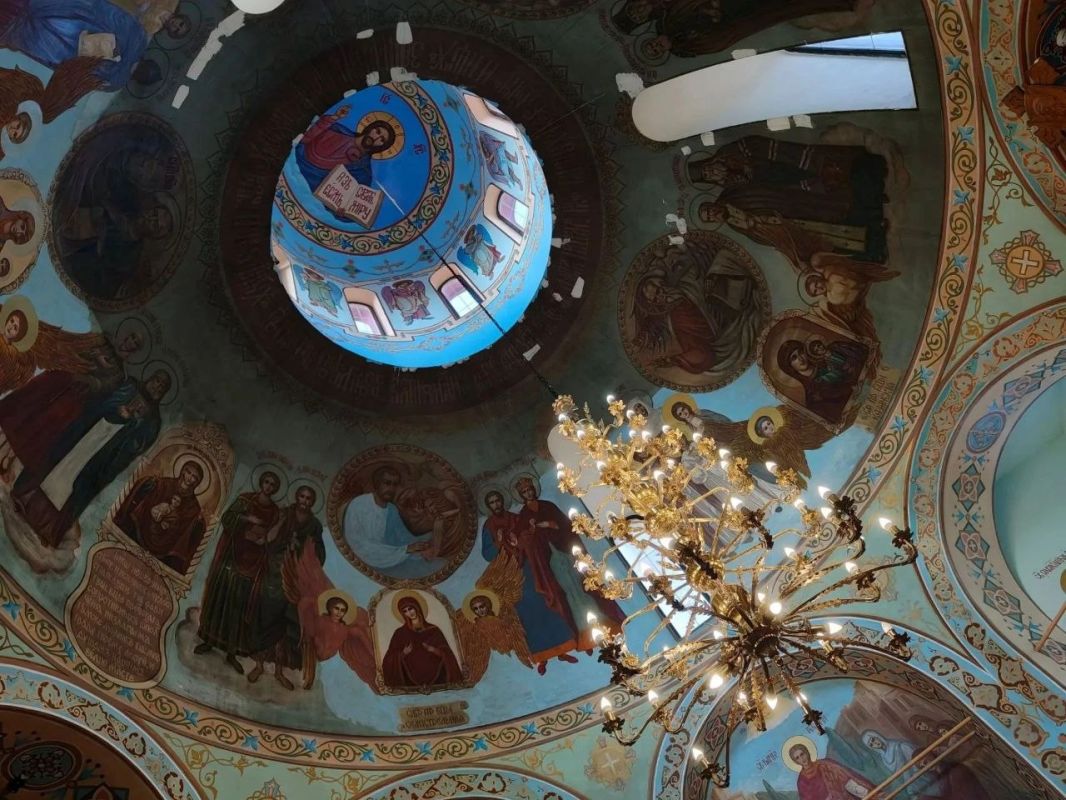 Руководитель фракции «Единая Россия» в городском парламенте Юлия Попова, а также депутаты Валерий Данилов и Александр Жуков встретились с отцом настоятелем храма во имя святого великомученика Георгия Победоносца иереем...
