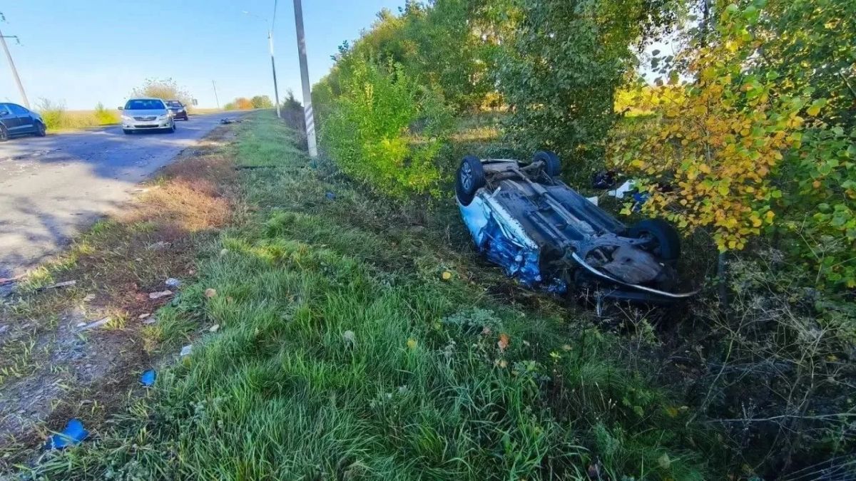 Пожилой водитель погиб, а пенсионерка-пасажир попала в больницу после столкновения на трассе М-4