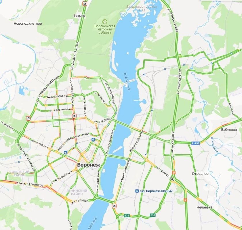 Воронеж встал в 5-балльной пробке в начале рабочей недели