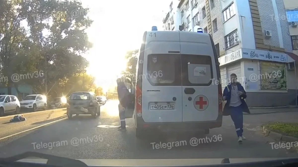 В Воронеже 3 октября на улице Урицкого «Лада Калина» сбила женщину и ребенка