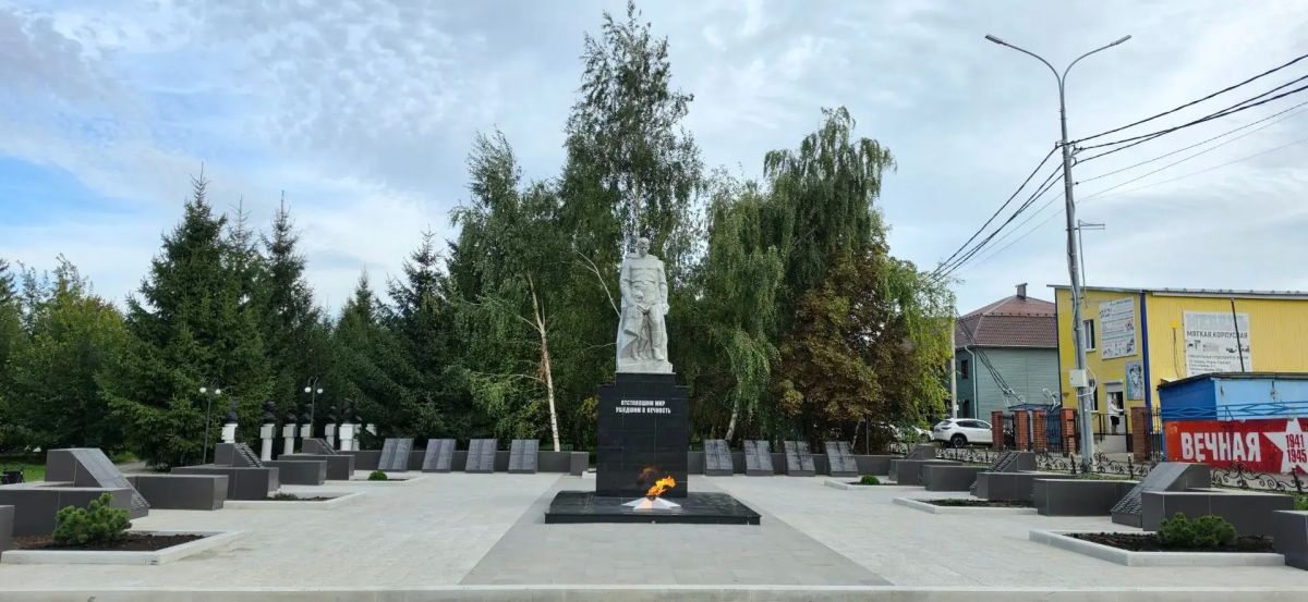В рабочем посёлке Панино Панинского района завершены работы по восстановлению и обустройству воинского захоронения «Братская могила № 233»