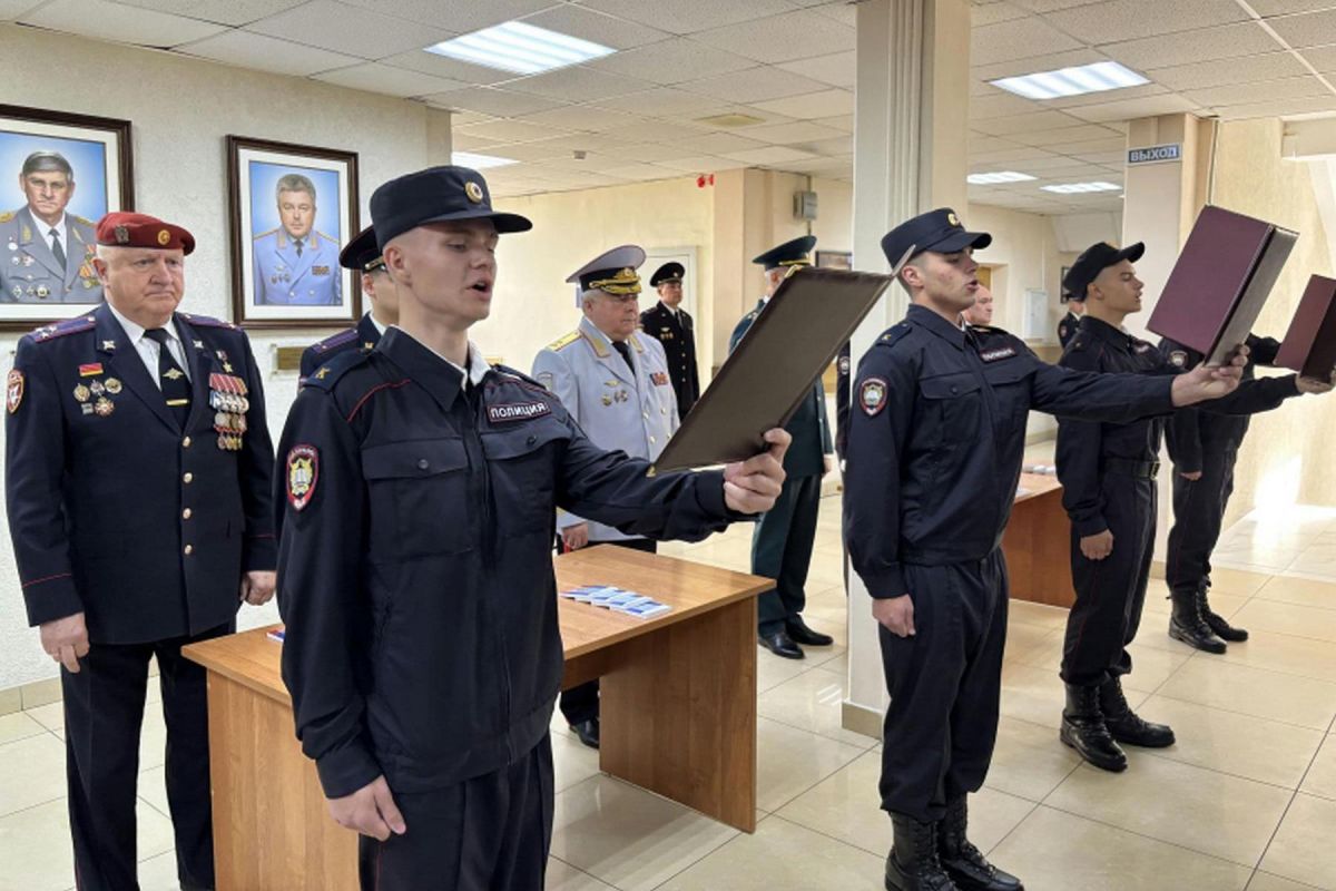 Депутаты приняли участие в церемонии приведения к Присяге курсантов Воронежского института МВД