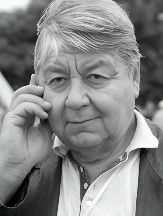 «В его стихах любовь к Родине прозрачна как детская слеза, весенняя капель и зарево победы…»