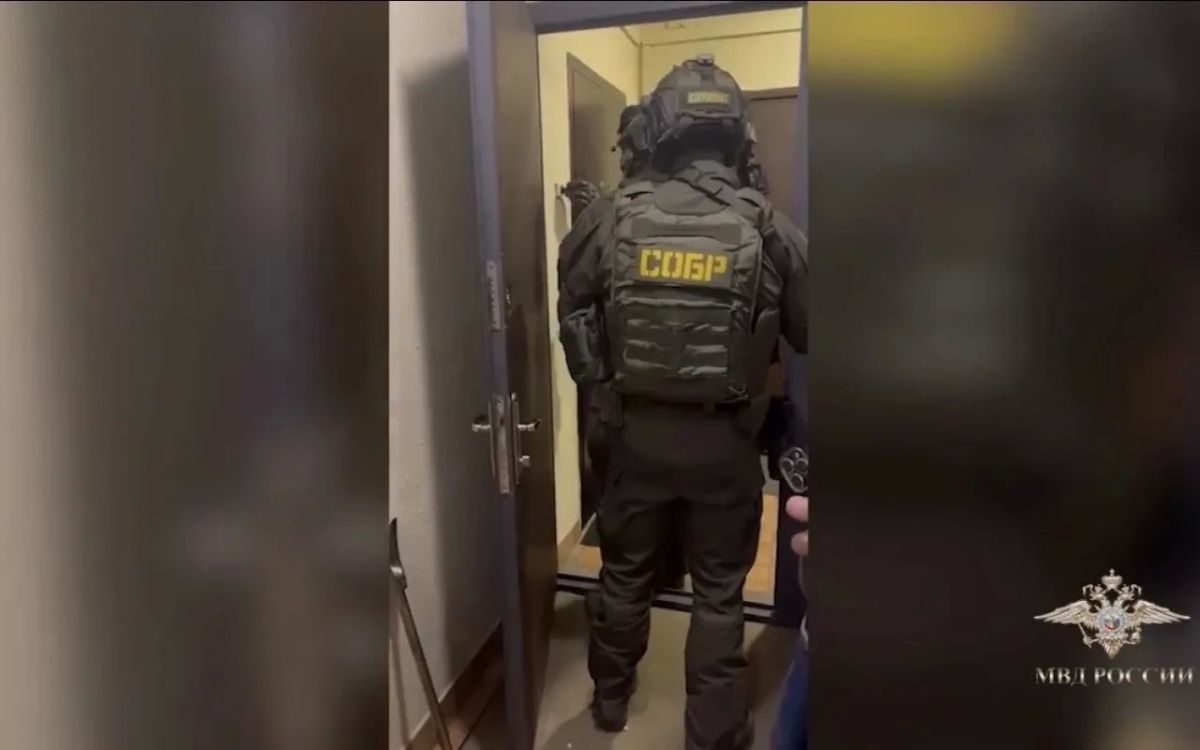 Воронежец и трое мигрантов создали преступное сообщество по переоформлению и продаже квартир покойников в Москве
