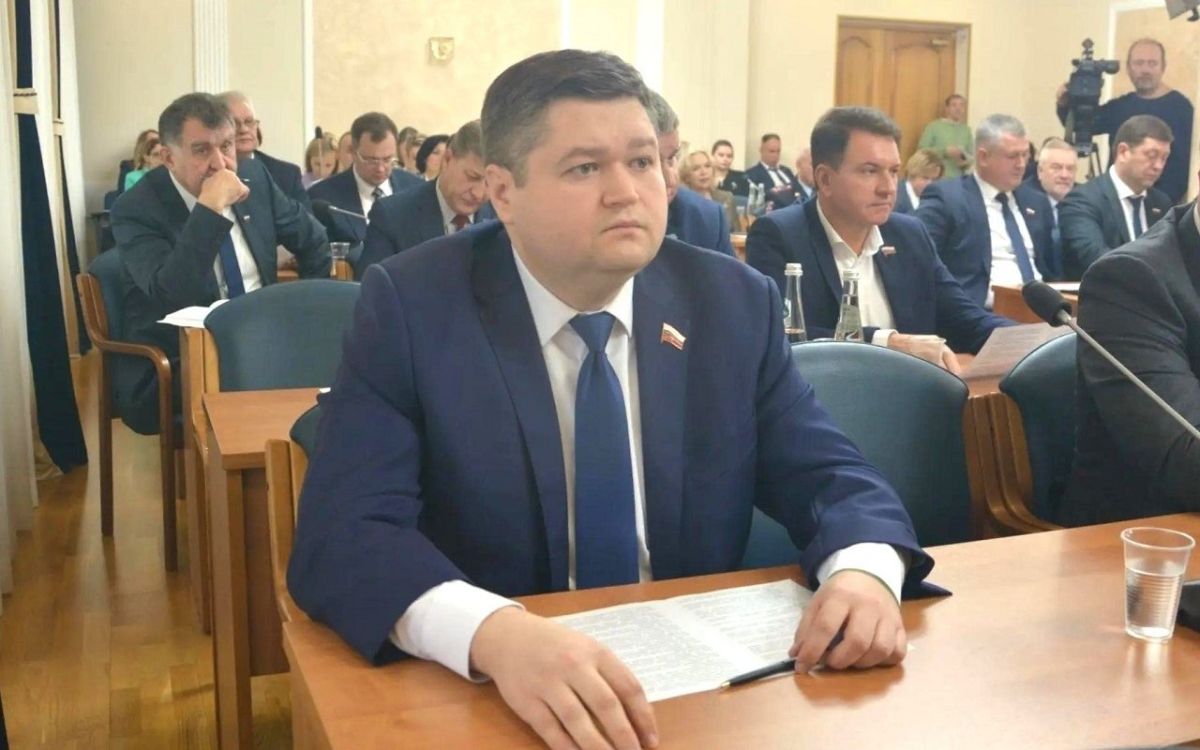 Уйти с поста председателя Воронежской городской Думы предложил Андрею Дьяченко депутат муниципального парламента Андрей Зачупейко: