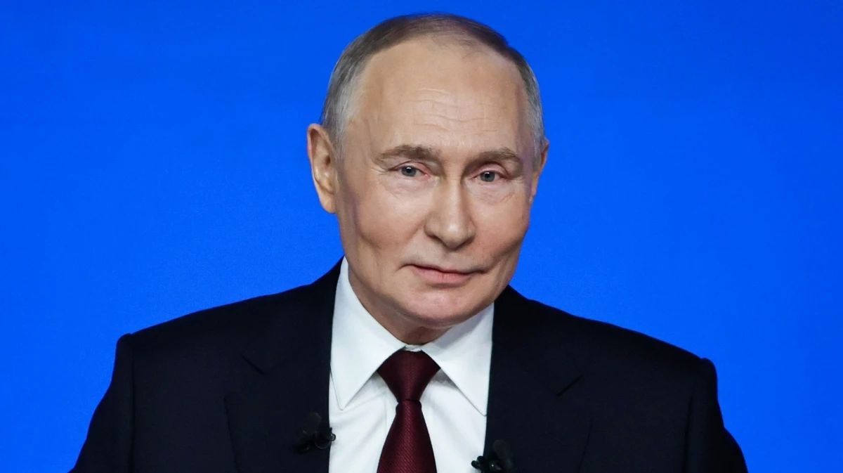 Иностранные студенты поздравили Президента Владимира Путина с днем рождения