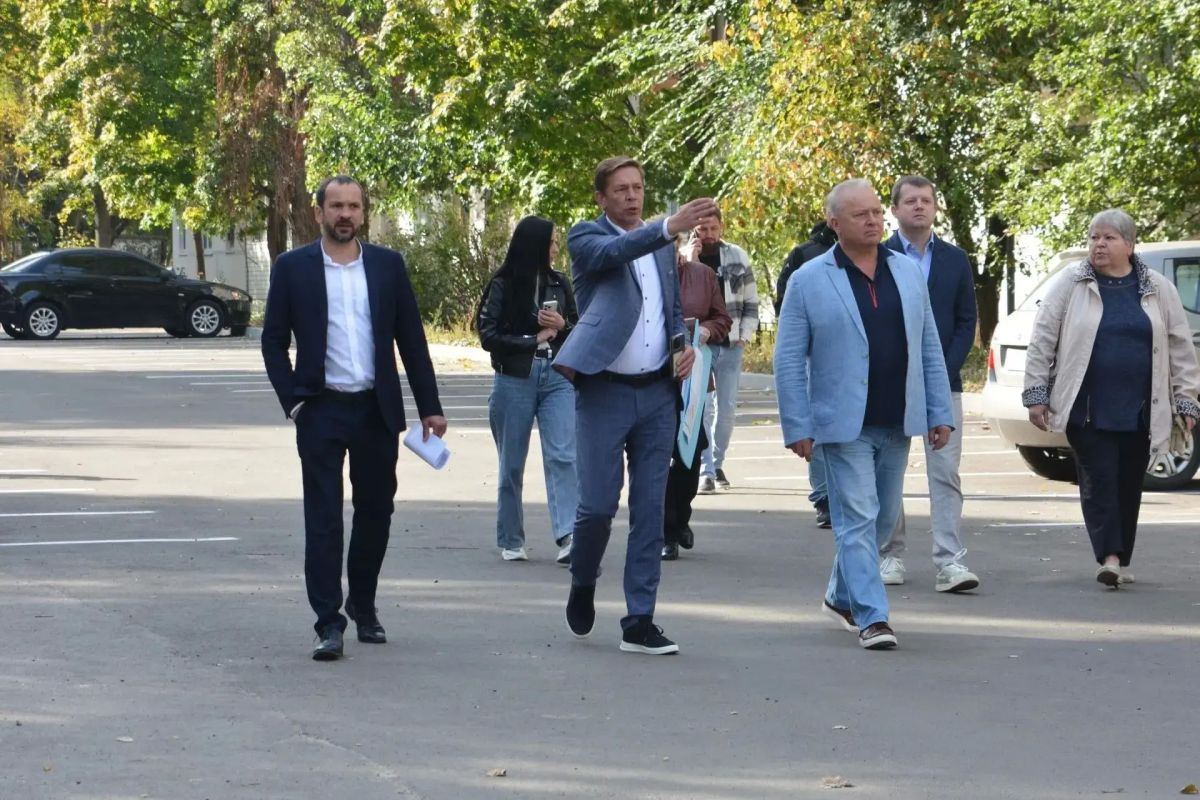 Межведомственная комиссия проконтролировала благоустройство дворов в Железнодорожном районе Воронежа