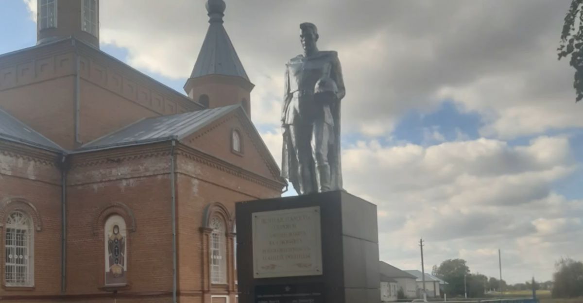 В селе Платава Репьевского района привели в порядок братскую могилу после вмешательства прокуратуры