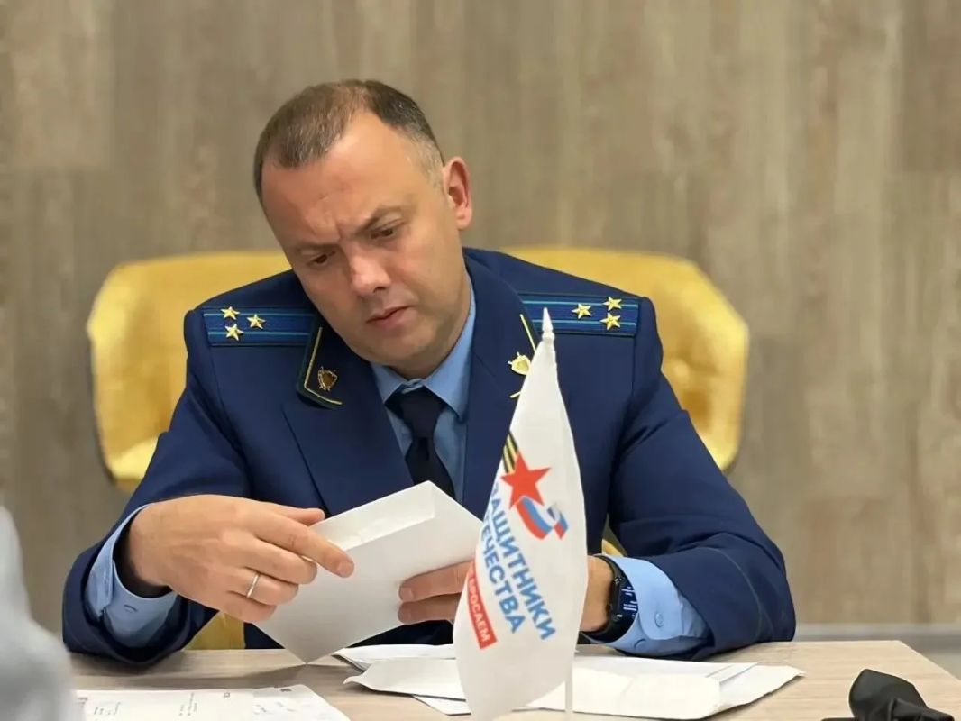 Заместитель прокурора области Антон Родвиков провел личный прием граждан в региональном отделении Государственного фонда поддержки участников специальной военной операции «Защитники Отечества»