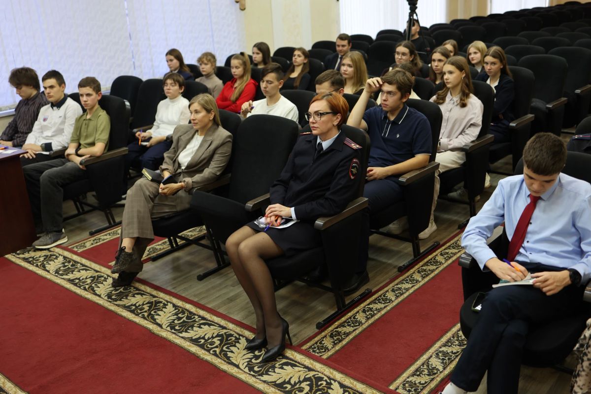 Начальник ГУ МВД России по Воронежской области встретился с членами Детского общественного совета
