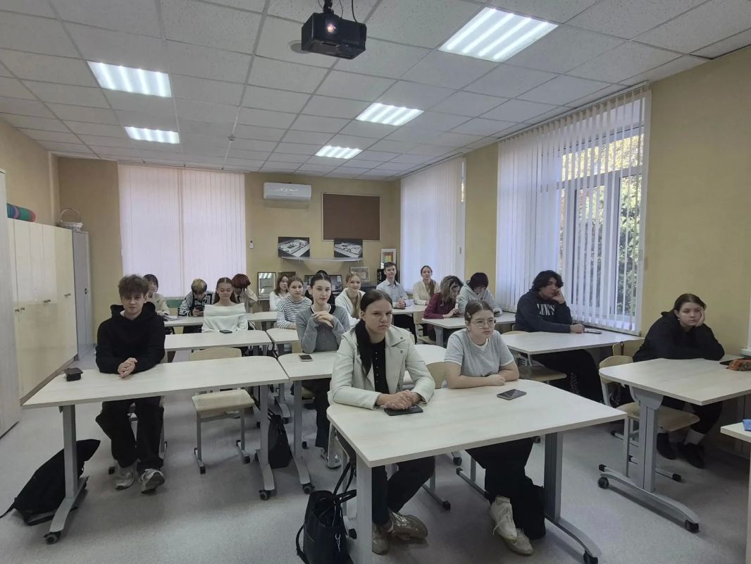 На «Разговорах о важном» школьники и студенты колледжей и техникумов обсудили, как защититься от мошенников в социальных сетях