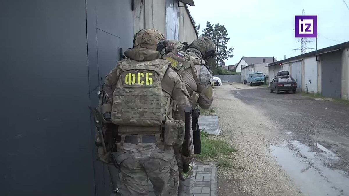 Кадры из гаража, где завербованная агент ВСУ собирала беспилотники для атаки на Балтимор