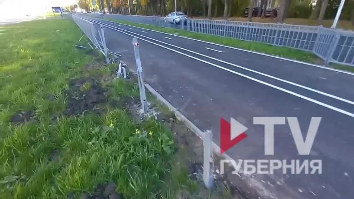 На Остужевской развязке в Воронеже разнесли новое ограждение