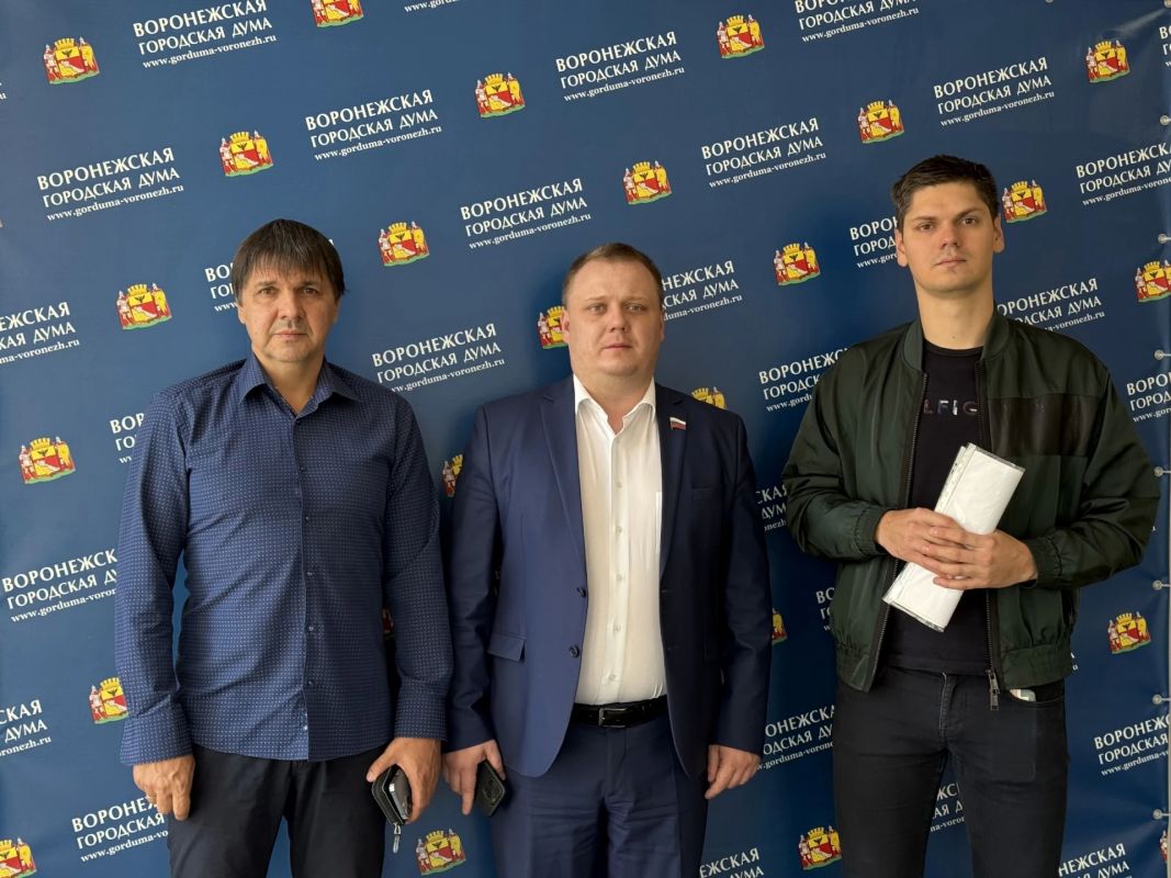 На улице Краснознамённой в Воронеже назрела проблема с безопасностью пешеходов — депутат взял вопрос на контроль
