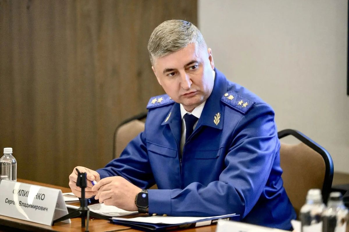 Сегодня, 19 октября 2026 года, прокурор области Сергей Филипенко принял участие в заседании круглого стола, посвященного приоритетным направлениям взаимодействия органов местного самоуправления с федеральными и региональными...
