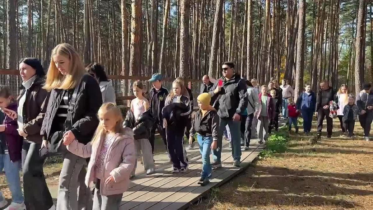 Волшебный день в «Червлёном Яре»: дети воронежских полицейских познакомились с обитателями зоопитомника