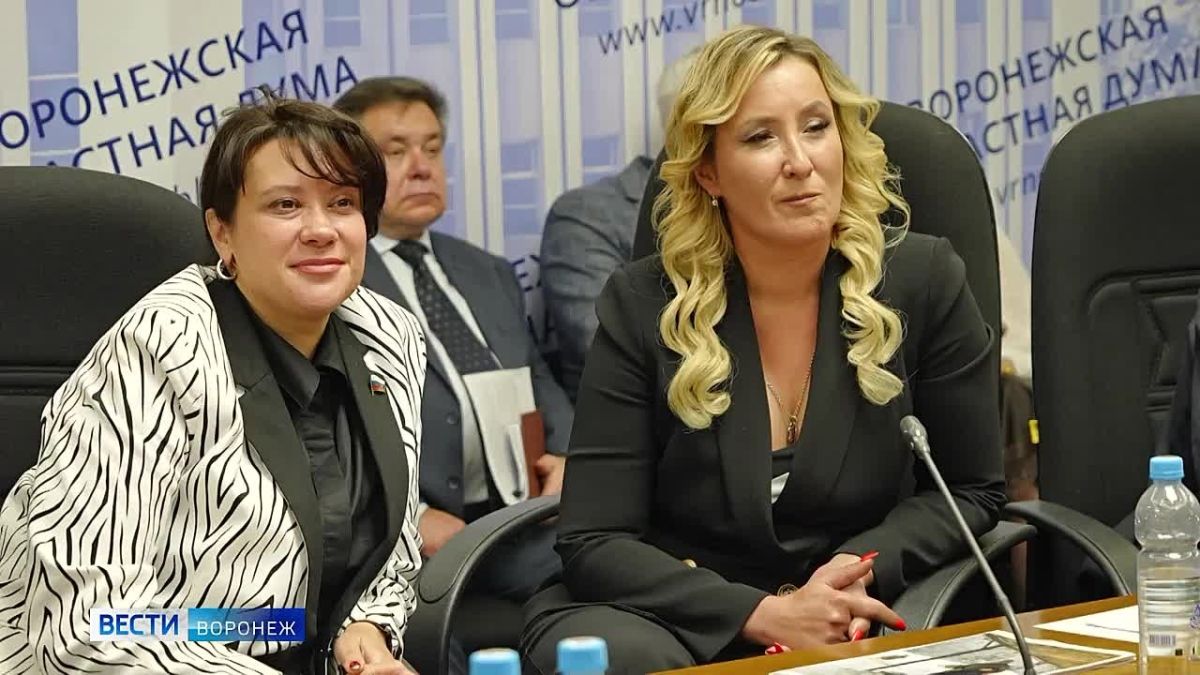 В областной Думе в формате круглого стола с участием трех комитетов прошло обсуждение развития системы оказания первой помощи и тематический мастер-класс