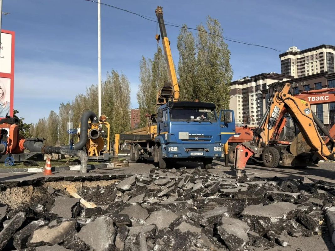 На Московском проспекте ремонтируют канализационный коллектор