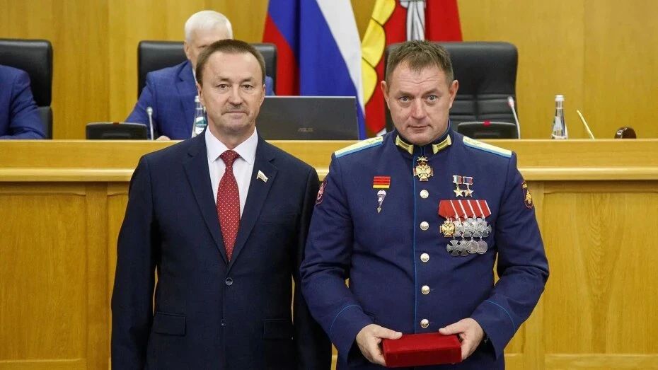 Руководитель Ассоциации ветеранов СВО Воронежской области Борис Нижевенок получил награду облдумы