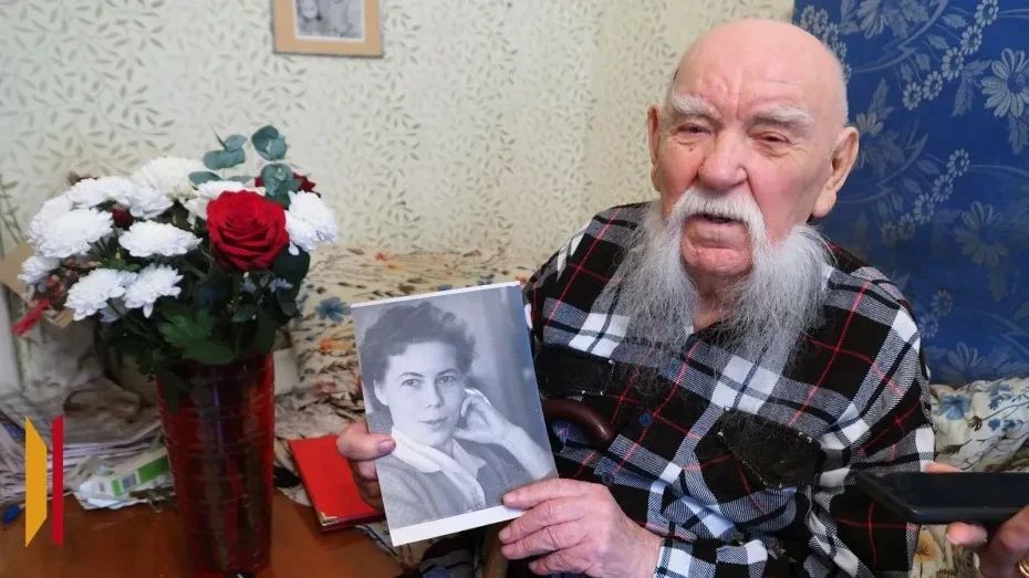 Любуется женщинами, а жизнь для него – хобби: в Воронеже столетний юбилей отметил неунывающий труженик тыла Михаил Куликов