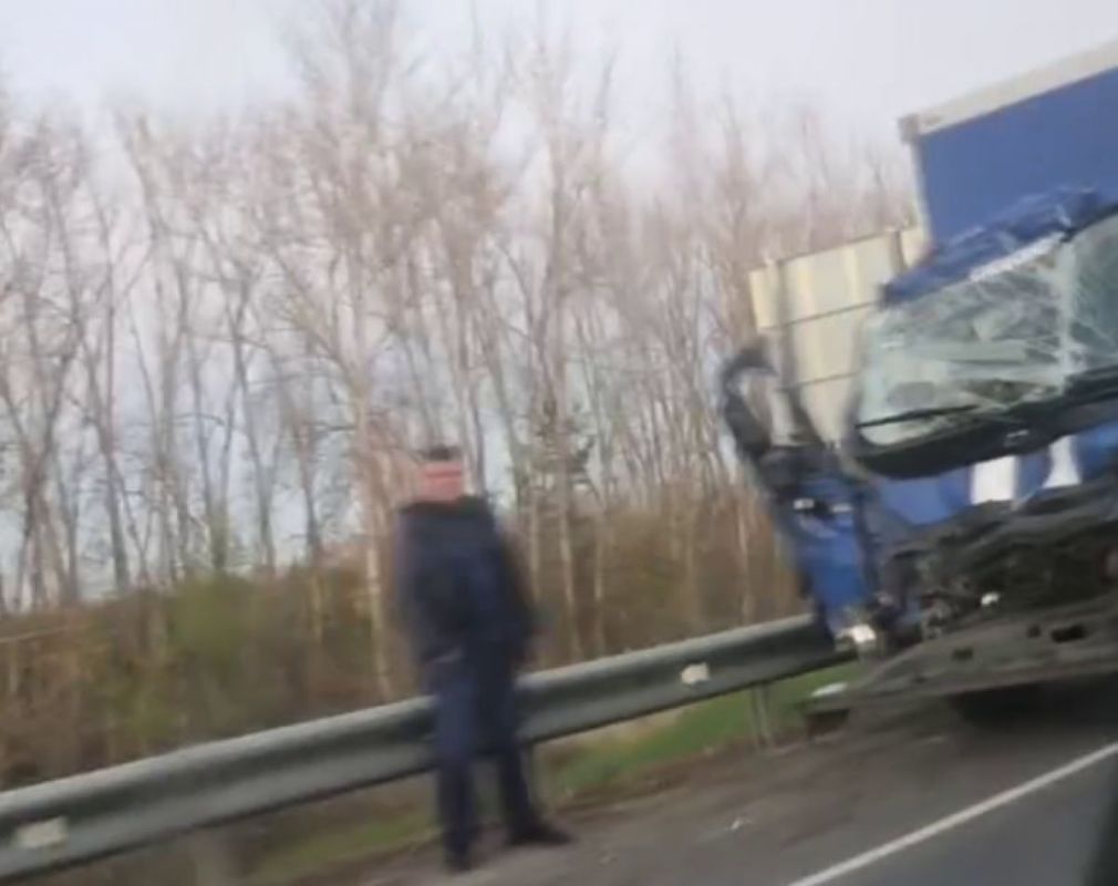 ДТП с двумя фурами произошло под Воронежем