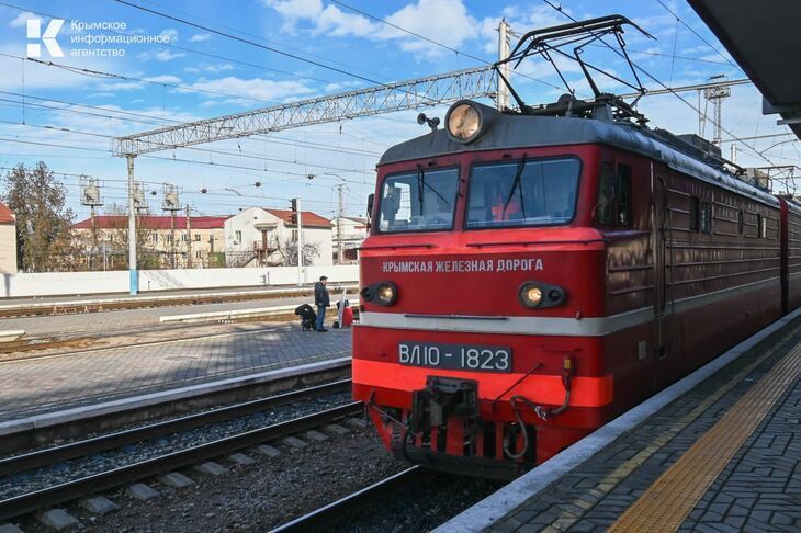 Задерживаются три поезда в крымском направлении