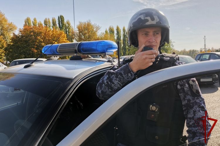 Сотрудники Росгвардии обеспечили безопасность на футбольном матче в Воронеже
