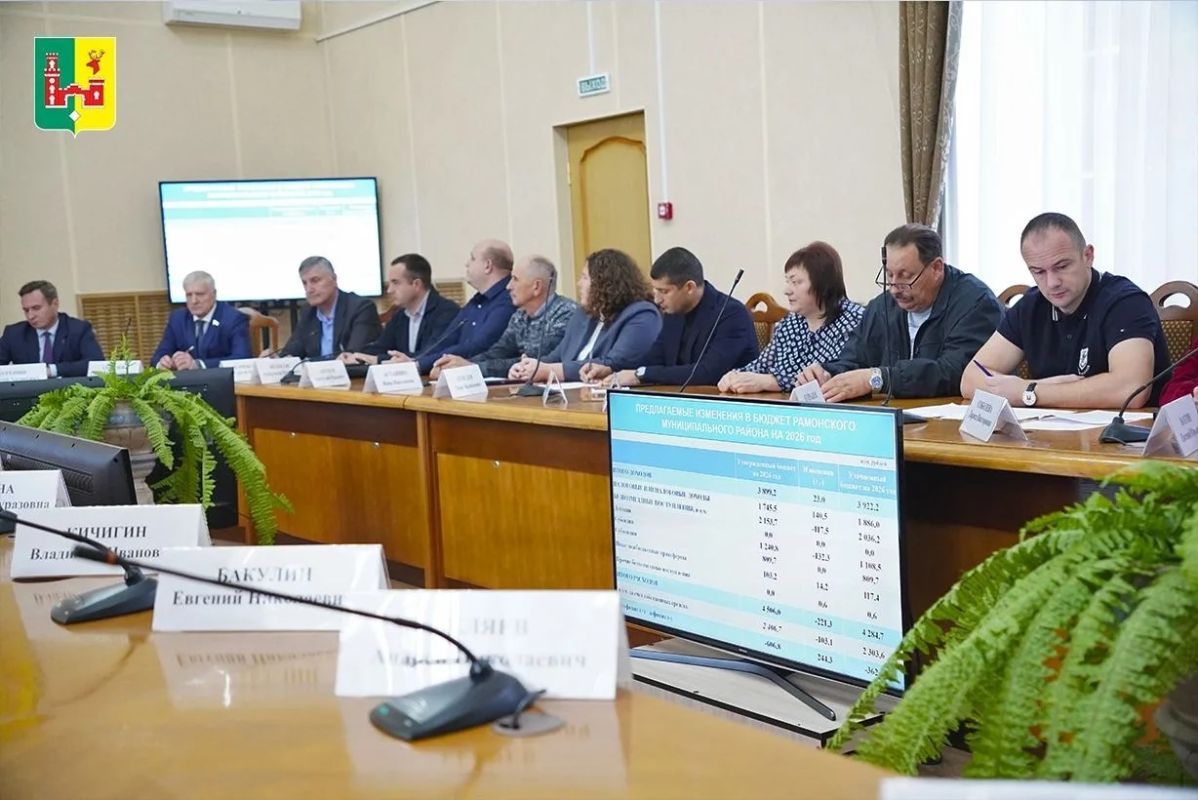Александр Солодов и Виктор Логвинов приняли участие в заседании Совета народных депутатов Рамонского района