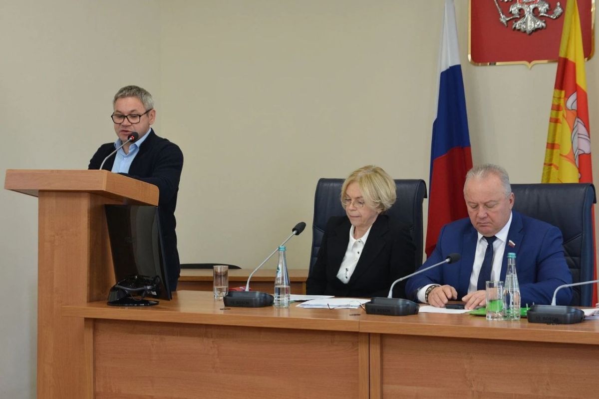 Под председательством вице-спикера городского парламента Олега Черкасова прошло совместное заседание комиссий городской Думы, на котором депутаты ознакомились с результатами проверок Контрольно-счетной палаты Воронежа