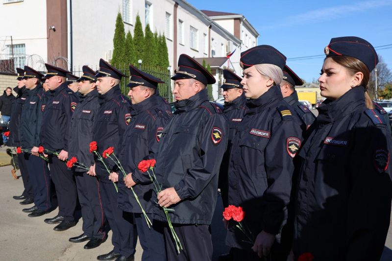 В Воронежской области впервые открыли мемориальный камень сотруднику полиции, погибшему при исполнении воинского долга в зоне проведения СВО