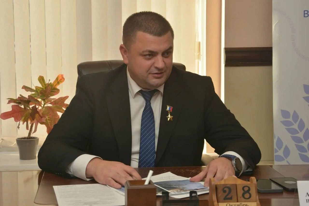 В региональной общественной приемной председателя партии «Единая Россия» Дмитрия Анатольевича Медведева состоялся личный прием граждан, который провел Герой России, председатель Воронежской городской Думы Андрей Дьяченко