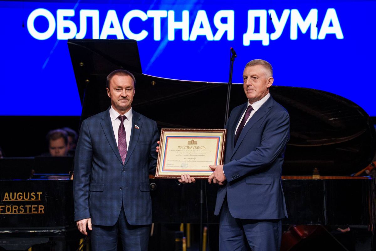 Юрий Матузов вручил преподавателям ВГТУ награды Воронежской областной Думы