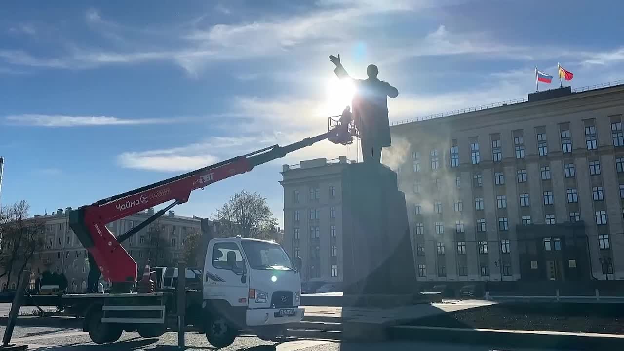 В Воронеже привели в порядок памятник Ленину к ноябрьским праздникам