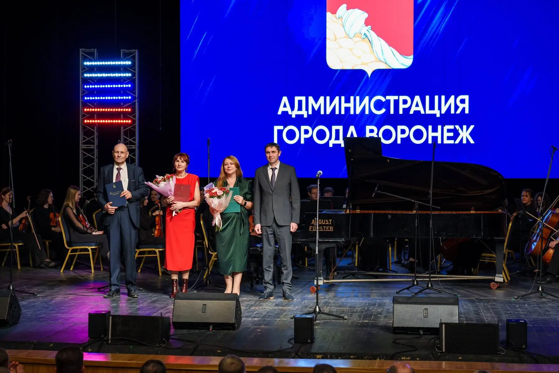 Мэр Сергей Петрин поздравил студентов и преподавателей ВГТУ с юбилеем учебного заведения
