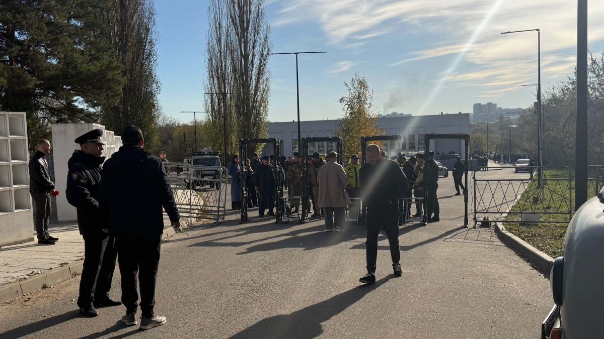 Прощание с рэпером Мишей Маваши под охраной полиции