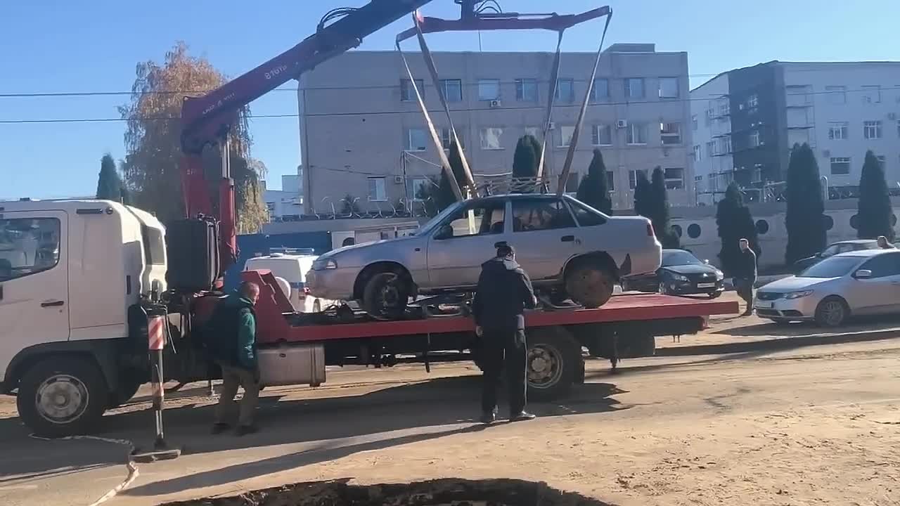 Оперативно устраняем последствия аварии на водоводе по ул. Ленинградской
