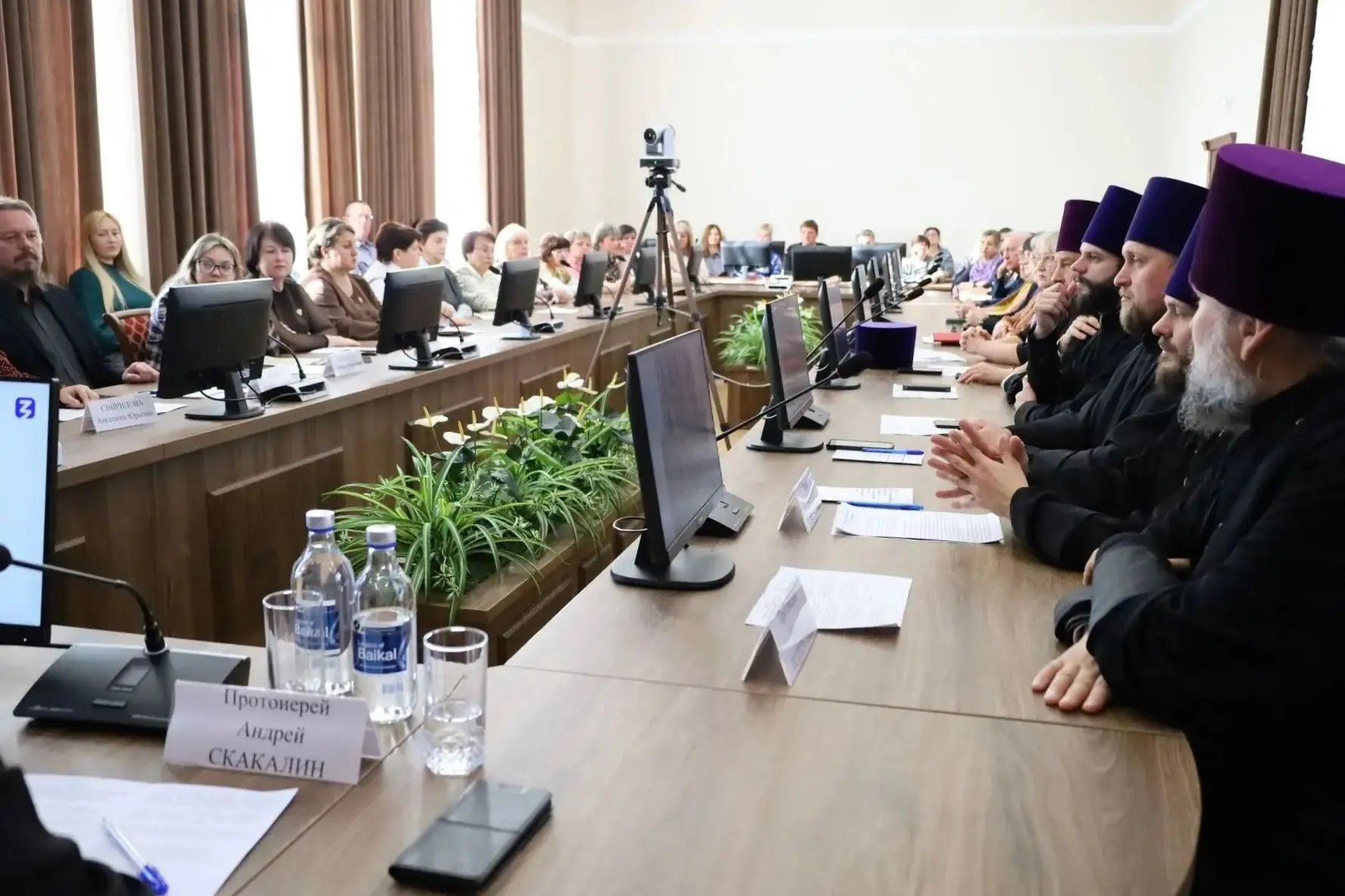 Как сохранить нравственные ориентиры обсудили на круглом столе в Нижнедевицке