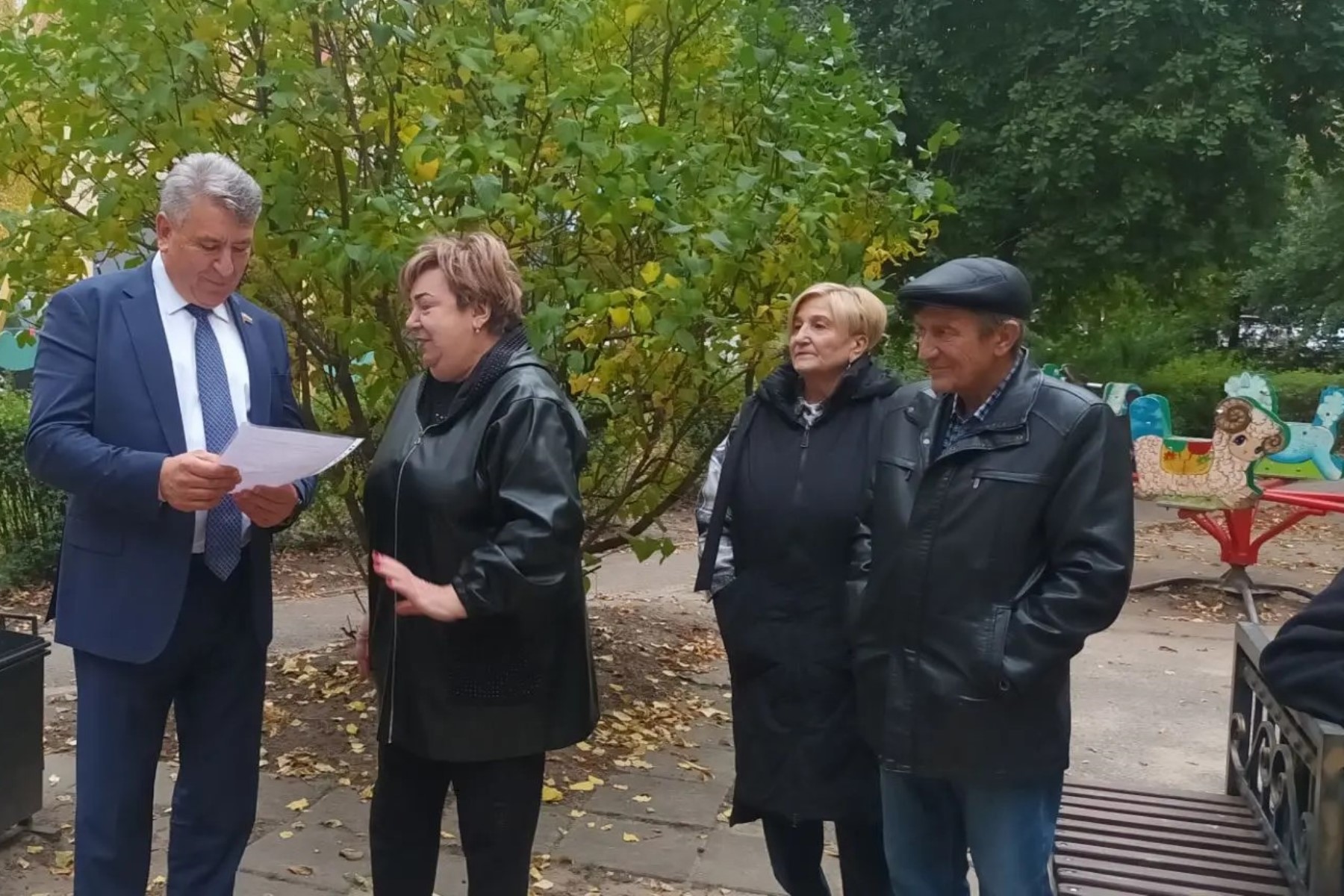 Иван Мошуров помог с благоустройством территории своего избирательного округа
