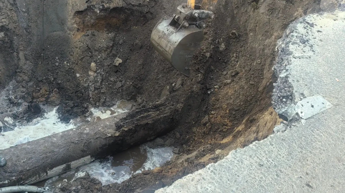 В Воронеже специалисты водоканала устранили коммунальную аварию на улице Ленинградской